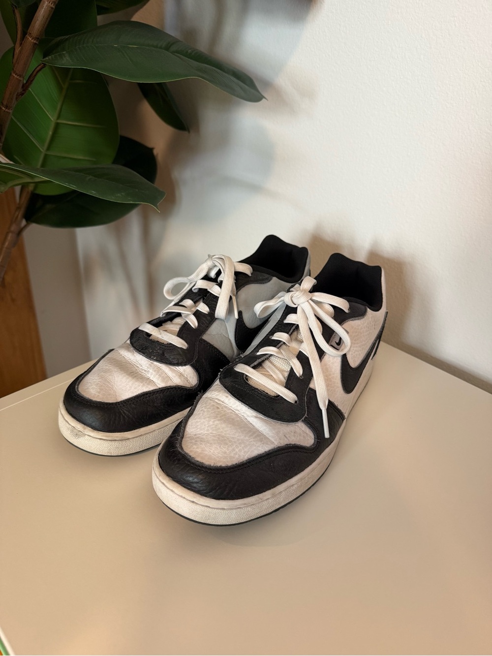 Nike Men's Black, Grey & White Low-Top Sneakers